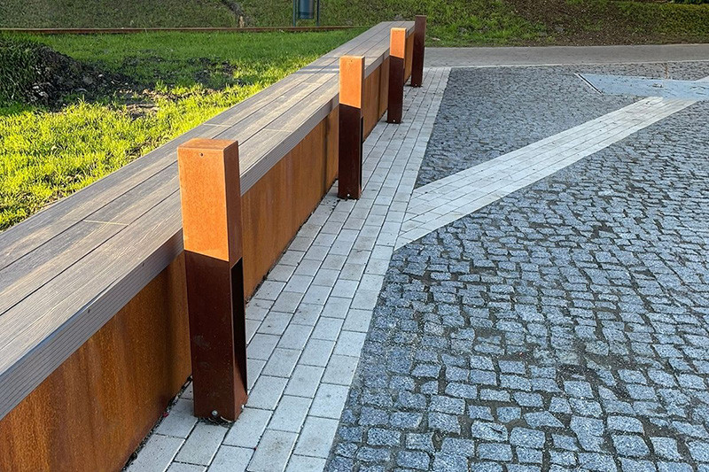 Corten acél állólámpák közterületen