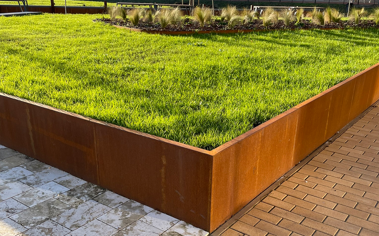 Corten acél támfal közterületen