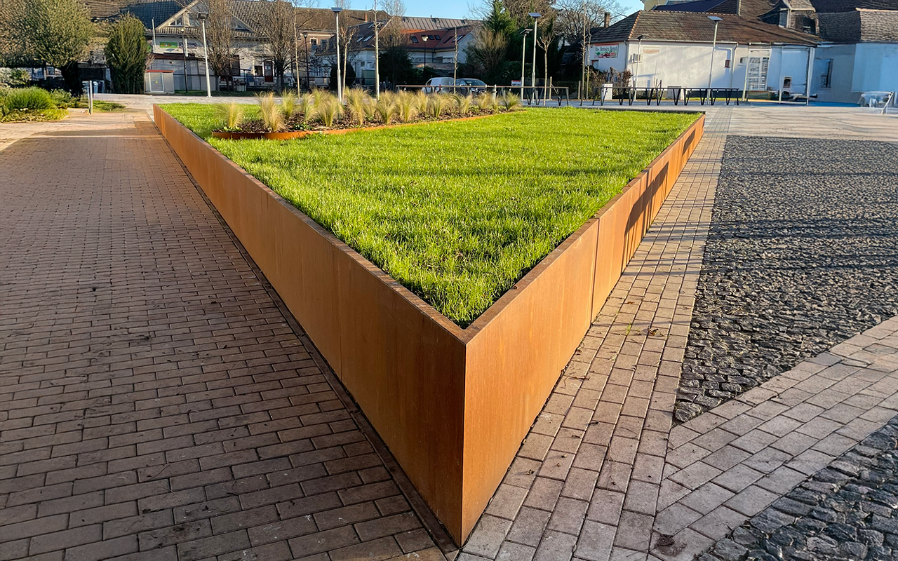 corten acél támfal közterületen