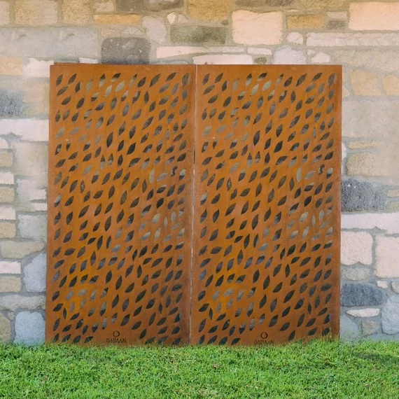 CORTEN acél egyedi mintázatú lézer vágott térelválasztó. Ideális megoldást nyújt otthonunk külső vagy belső tereinek elválasztására.