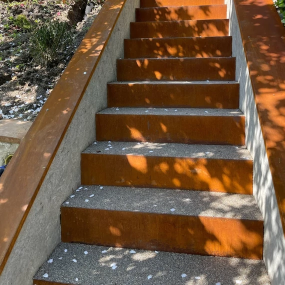 Corten acél lépcsőburkolat