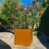 Prémium, időtálló fém virágláda Corten acélból. Mérete 40 x 40 x 40 cm