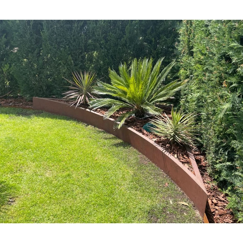 Corten acél magas ágyás – időtálló, modern megoldás kertedbe